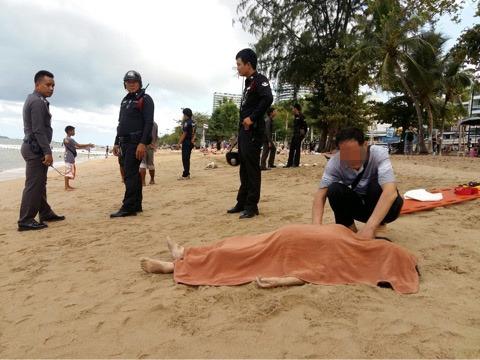 跟团游泰国 72岁中国女游客在海滩游泳时溺亡