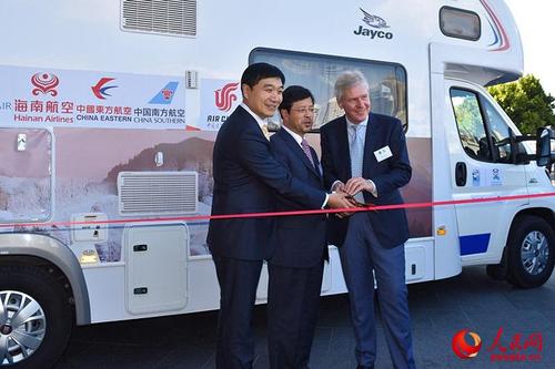 中国侨网“熊猫跑澳洲”车队启程 环澳推广中国旅游(摄影 王思琪)