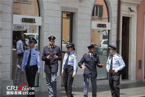 中国侨网中意两国警方在意大利开展警务联合巡逻。