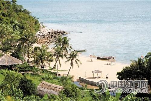 中国侨网岘港沙滩水清沙白。