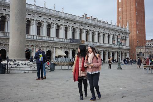 中国侨网威尼斯圣马可广场上的中国游客。（《欧洲时报》意大利版/特约记者 刘欣摄）