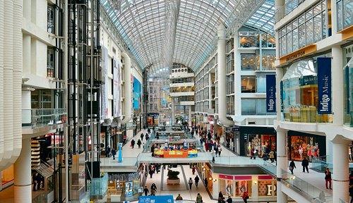 中国侨网图为旅客其中一个消费热点:多伦多伊顿购物中心(Eaton Centre Toronto)。(加拿大《星岛日报》资料图片)
