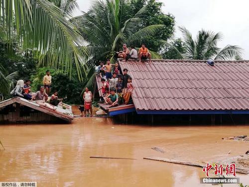 中国侨网资料图：当地时间2018年7月24日，老挝阿速坡省（Attapeu），该省一座水电站大坝发生坍塌，造成多个村庄被淹，至少5人死亡，另有数百人失踪。