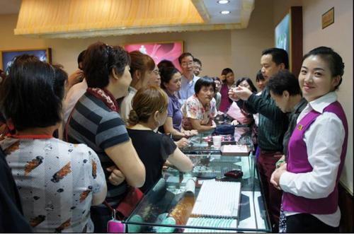 中国侨网低价游中国的目的是让游客购买高价商品。(美国《世界日报》/资料照片)