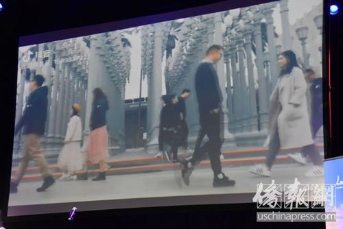 中国侨网洛杉矶市中心的Urban Light,成为中国年轻人打卡地点。(美国《侨报》李青蔚/摄)