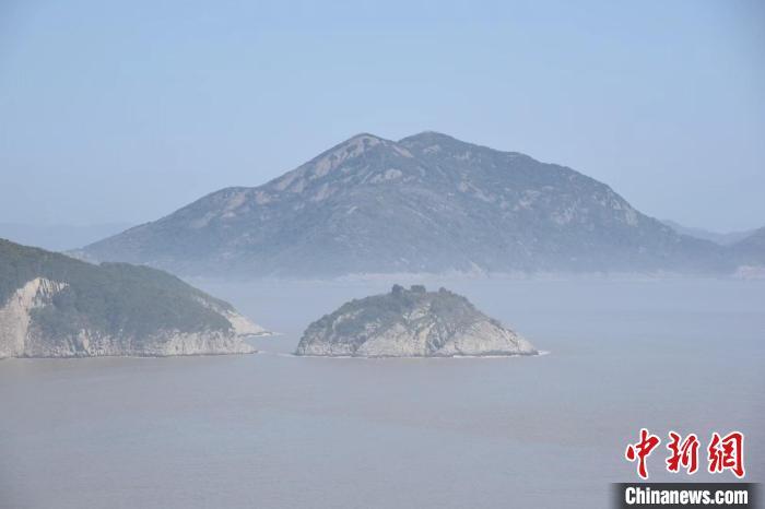 中国侨网海雾如纱,浙江象山海域如同“海上仙子国”。 中新网记者 范宇斌 摄