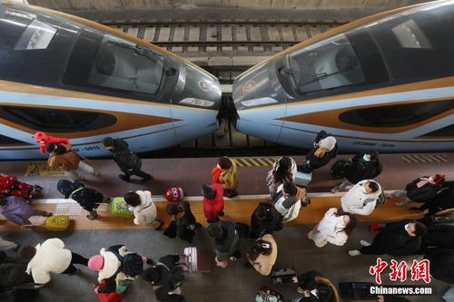 （新春见闻）长三角铁路迎来春节假期返程客流