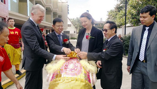 华人服务社首间位于垦思(Campsie)第五街的高龄颐养院日前举行了开幕典礼。(澳洲新快网)