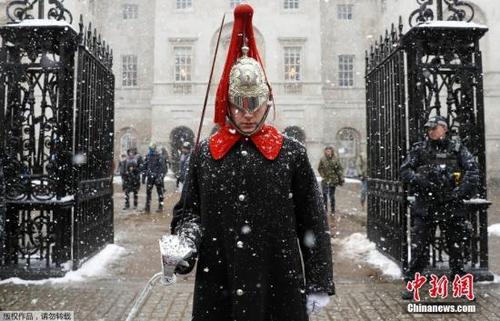 英国大雪天气影响交通 中国驻英使馆:做好出行规划