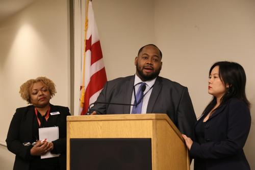 中国侨网美国华盛顿特区消费者及法规事务局(DCRA)联手市长亚太裔事务办公室,面向特区亚裔餐饮业者举办餐厅经营相关的法规讲座,各部门官员答疑解惑。(美国《世界日报》/罗晓媛 摄)