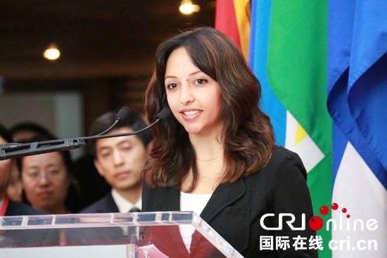 中国侨网来自塔吉克斯坦的孔子学院奖学金生米娜在启动仪式上发言。(黎萌 摄)