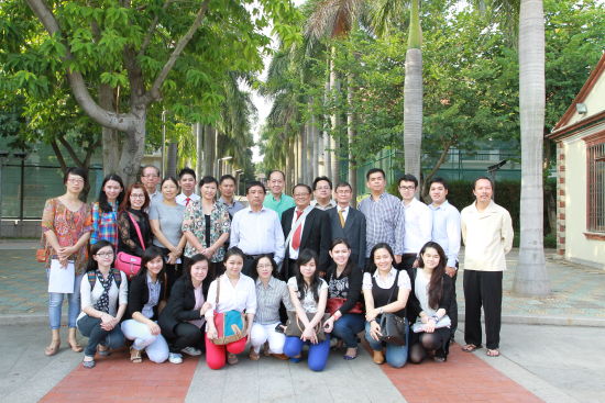 中国侨网-华侨大学印尼本科自考班学员回校参