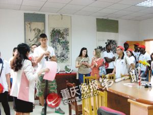 中国侨网西南大学洋雷锋。