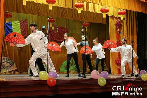 中国侨网罗马尼亚胡内多拉孔子课堂正式揭牌