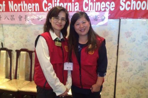 中国侨网获得提名的北加州中文学校联合会下届正副会长邱佩芝(右)、钟玛莉。(美国《侨报》/陆杰夫 摄)