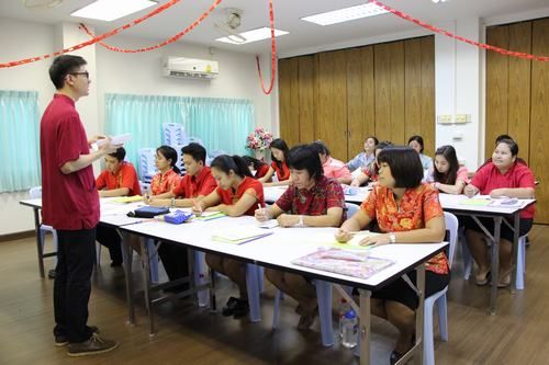 中国老师给泰国老师培训中文