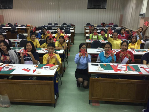 剪纸文化营学习现场