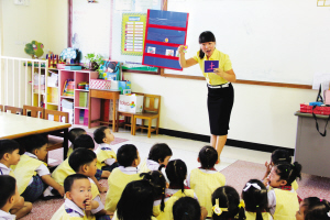 中国侨网-幼儿园教师宋立芹:在泰国教孩子们唱