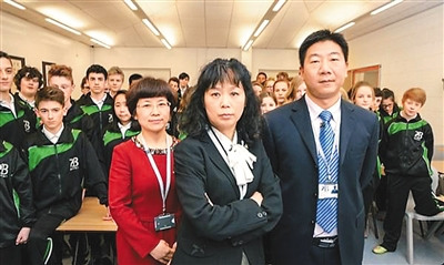 纪录片中的中方老师和英国学生。(资料图片)