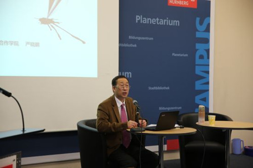 温州大学国际合作学院严晓鹏院长授课