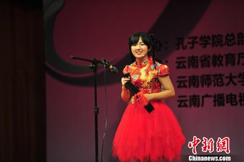 10月21日，来自81个国家的中学生在第八届“汉语桥”世界中学生中文比赛上，说学逗唱秀中文。刘冉阳