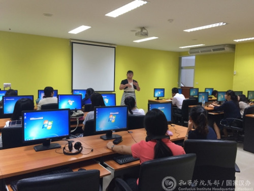 孔院组织志愿者教师分批进行考前培训