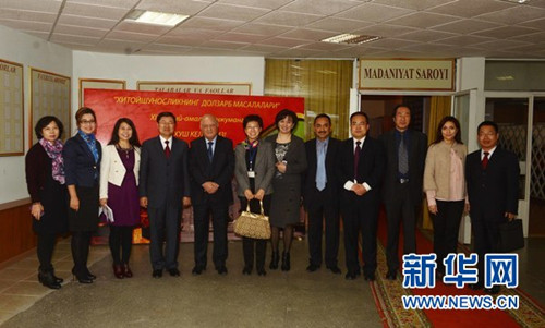 11月28日，乌兹别克斯坦塔什干国立东方学院大礼堂，中乌汉学家在出席研讨会。