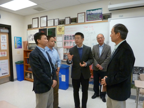 -中国驻美使馆参赞访洛杉矶华校 称其聚华人力