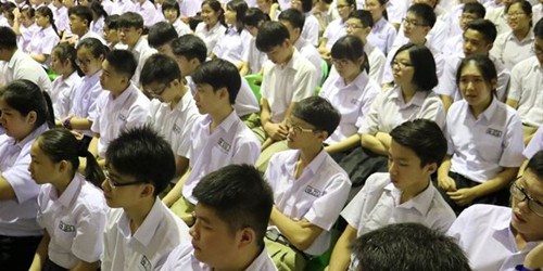 古晋中华第一中学今年的学生人数创新高达1800人,开设48班,教职员达105人,校园内充满生机活力。