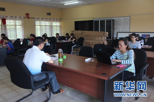1月7日,全体教师一起学习孔子学院大会精神。