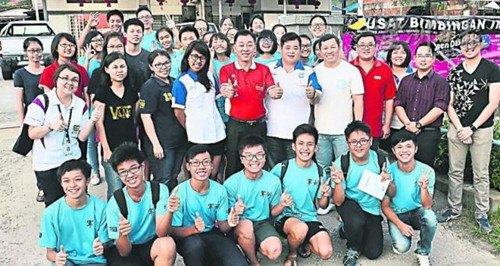 “快乐学习中文班”开课,获得许多华裔子弟报读,反应踊跃,希望继续提升华文水平,将华文文化发扬光大。(马来西亚《星洲日报》)