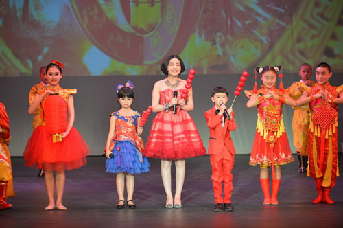 2016“中华文化大乐园—优秀才艺学生交流团堪培拉专场”演出向当地观众展现了多姿多彩的中国文化。