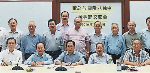 刘利民(中)与出席交流会众嘉宾。