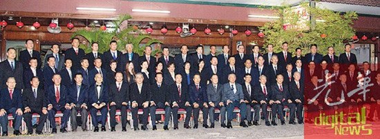 新民独中史无前例董事会大家庭,共有62名成员。