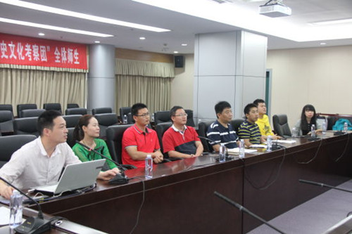 教师汇报授课准备情况