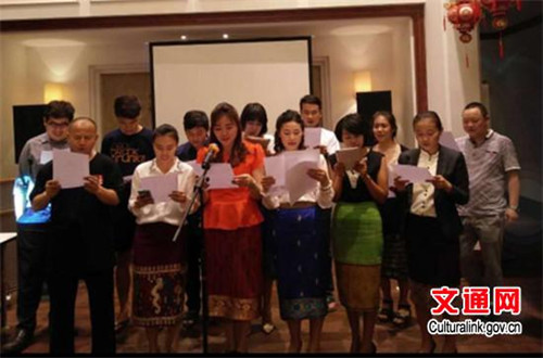 部分学员演唱中文歌曲