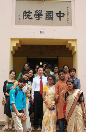 印度首个汉语语音室落户国际大学中国学院(图