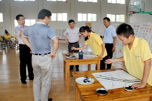 闭营式上,营员们进行了才艺展示。