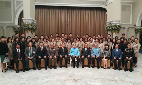 泰国副总理巴威欢送泰国政府官员到华侨大学学习。