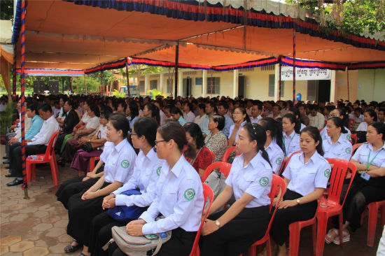 柬埔寨暹粒省吴哥高中开学现场