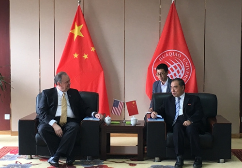 贾益民与詹姆·施密特会谈