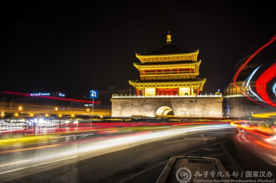 安东·卡楚里斯的《钟楼》获最美中国主题奖