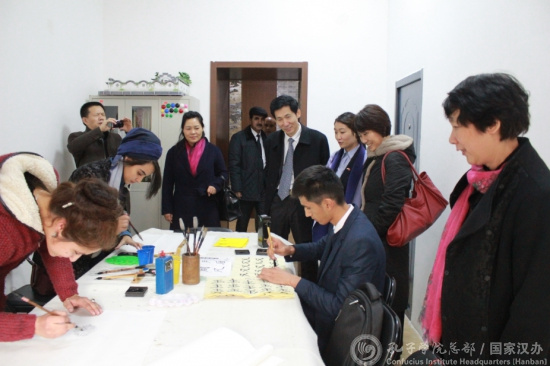 北京中医药大学代表团一行参观塔吉克国立民族大学孔子学院