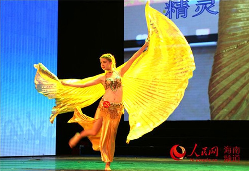 周灵萱荣获一等奖，现场进行哈萨克斯坦舞蹈展示。
