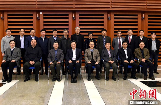 中国侨网12月22日，中国华文教育基金会第三届理事会第六次会议在北京召开。中国华文教育基金会理事长赵阳主持了会议。中国国务院侨务办公室副主任李刚出席会议并讲话。 中新社记者 张勤 摄