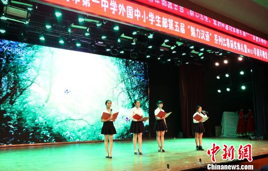 中国侨网图为蒙古国留学生表演现场。 蔺俊 摄