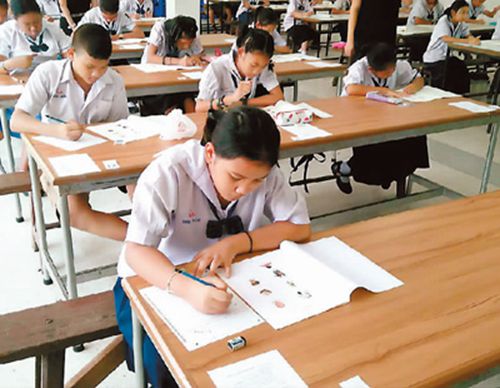 中国侨网图为考试现场。