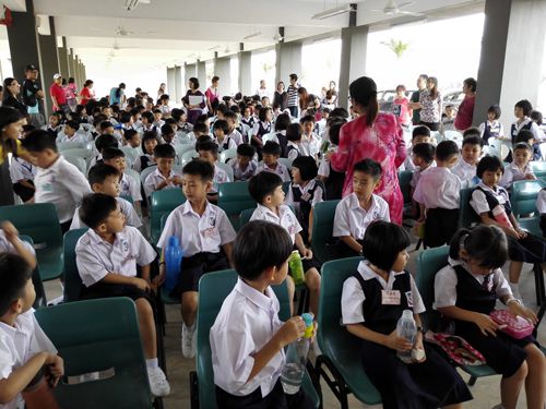 中国侨网培正华小迎来首批174名学生。(马来西亚《星洲日报》)