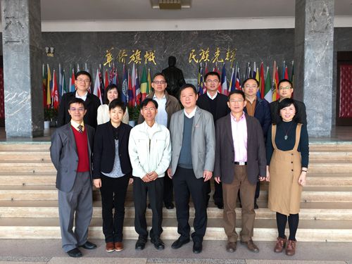 中国侨网香港副学位院校代表与华侨大学教师代表合影