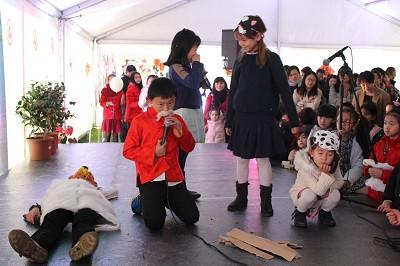 中国侨网儿童舞台剧《雪狮子》